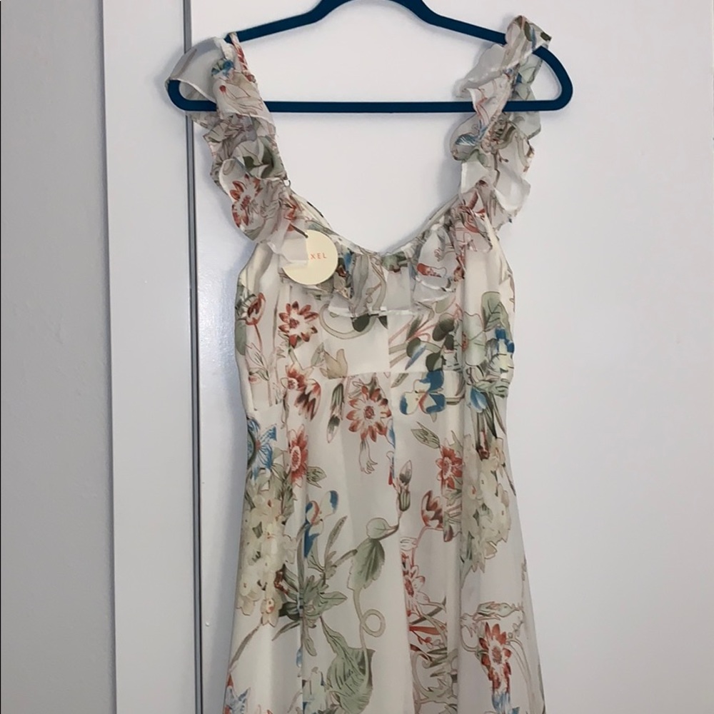 Pretty spring dress - Picture 3 of 4